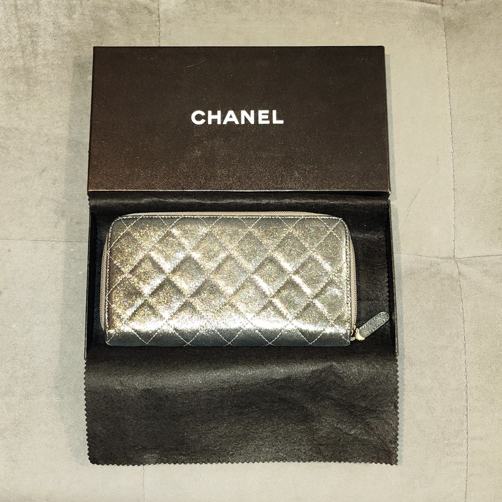 EUC Chanel Iridescent Calfskin Quilted Tartan Button Zip Around Long Wallet - Picture 7 of 16
